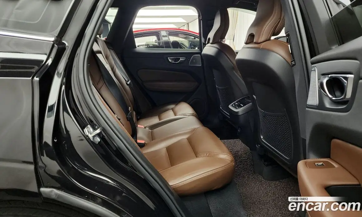 Volvo XC60 2021 2.0 автомат (гидро), фото 17