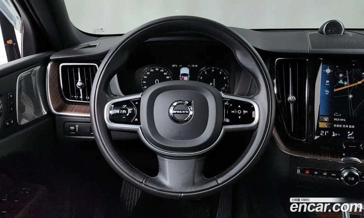 Volvo XC60 2021 2.0 автомат (гидро), фото 18