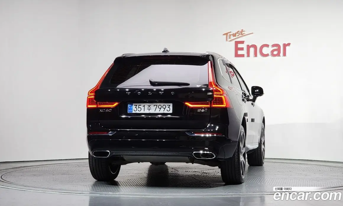 Volvo XC60 2021 2.0 автомат (гидро), фото 3
