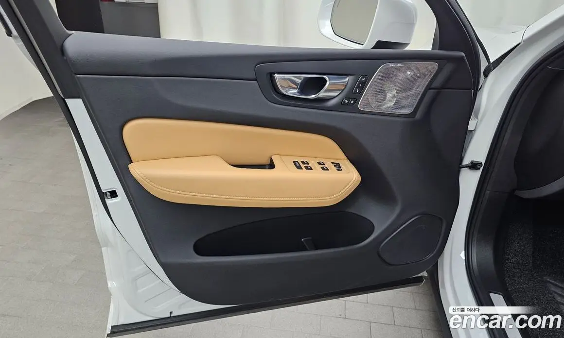 Volvo XC60 2021 2.0 автомат (гидро), фото 13