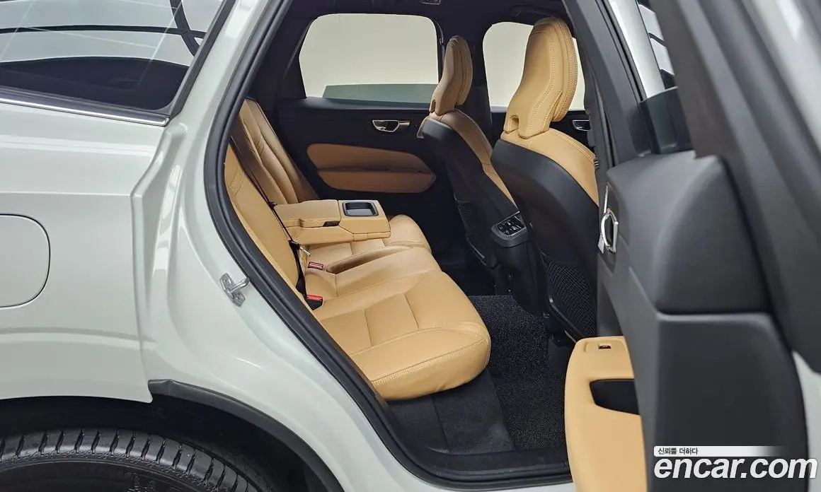 Volvo XC60 2021 2.0 автомат (гидро), фото 16