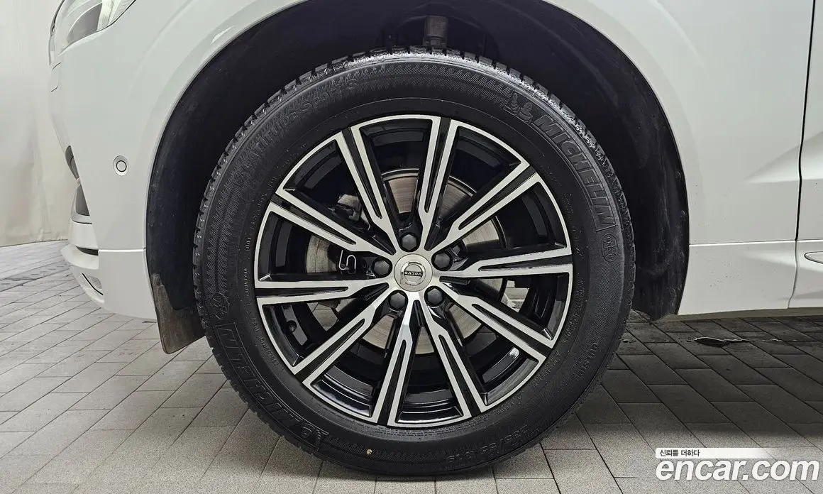 Volvo XC60 2021 2.0 автомат (гидро), фото 4