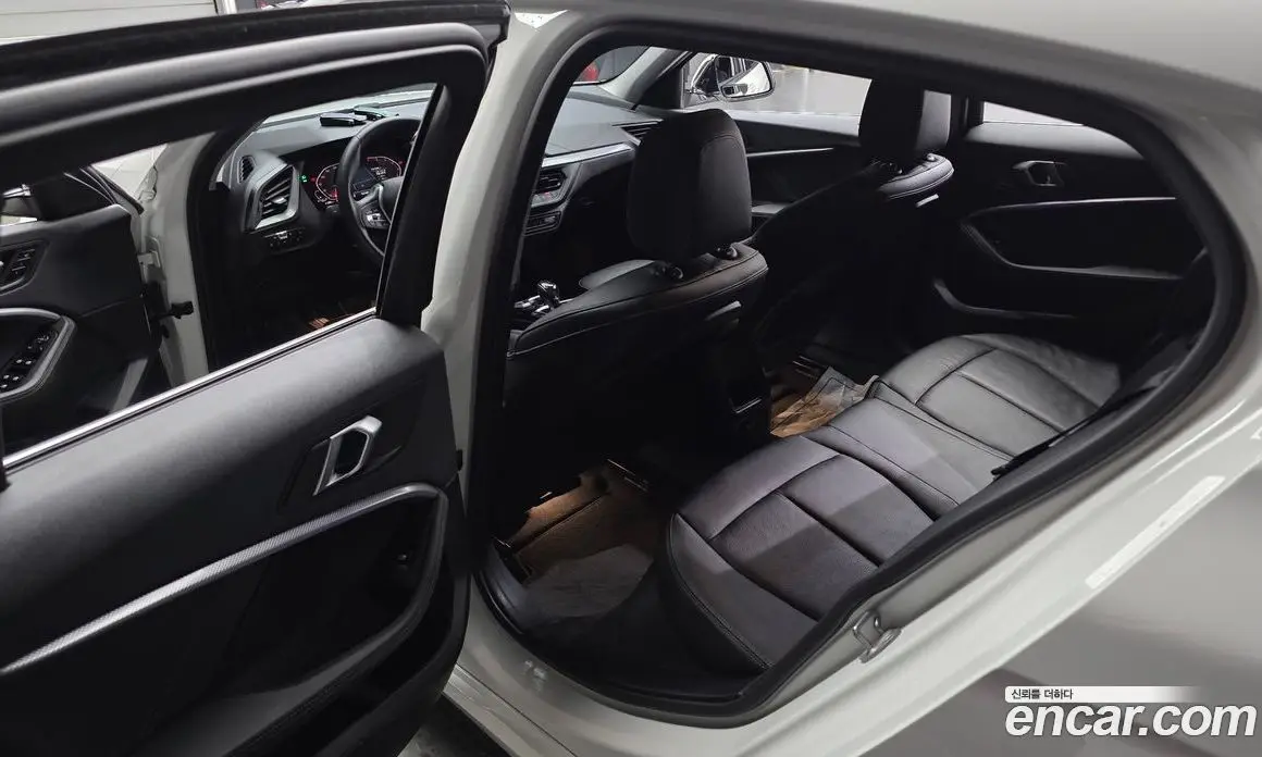 BMW 1 серия 2021 2.0 автомат (гидро), фото 17