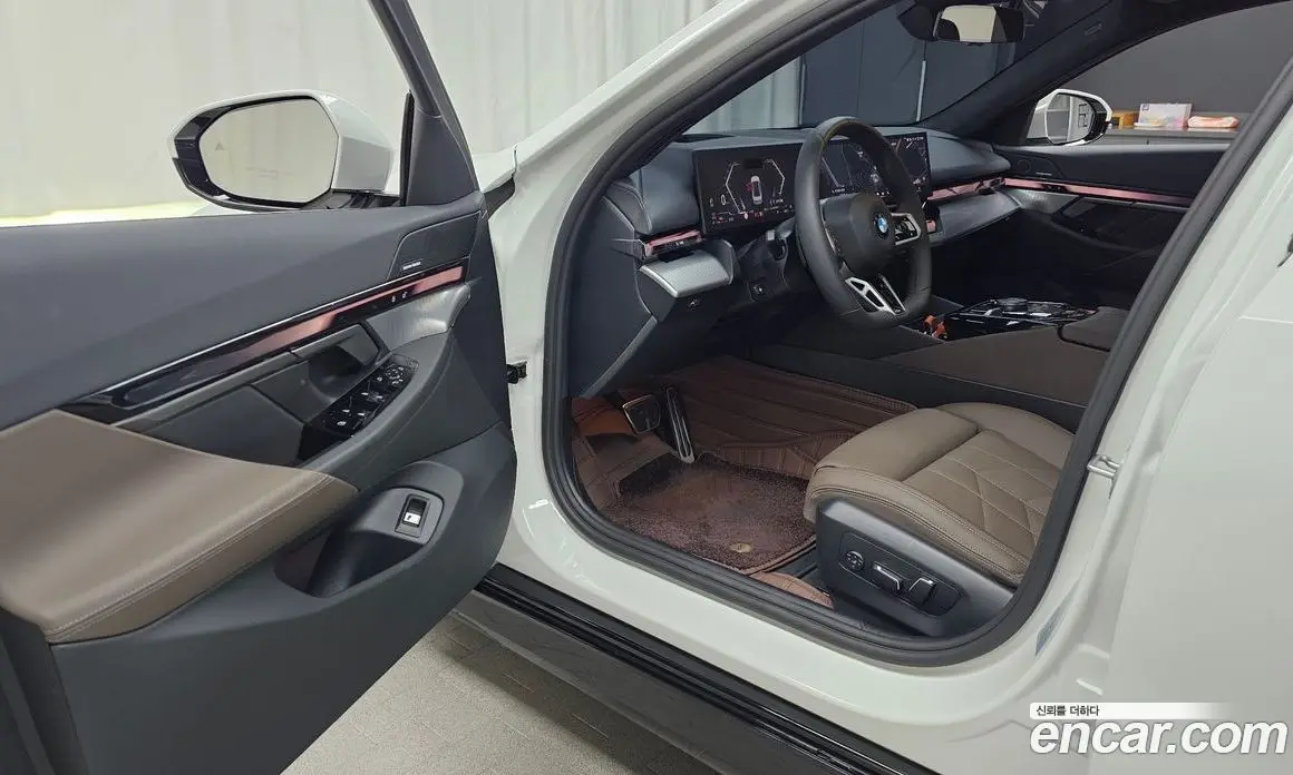 BMW 5 серия 2025 2.0 автомат (гидро), фото 13