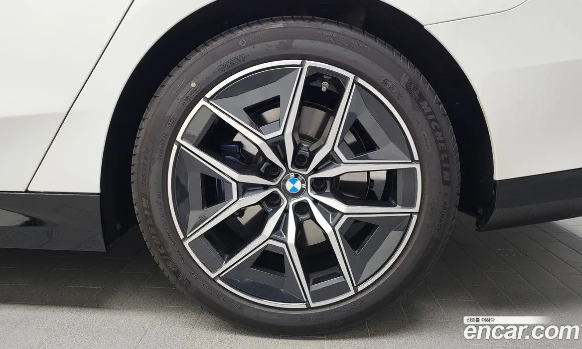 BMW 5 серия 2025 2.0 автомат (гидро), фото 7