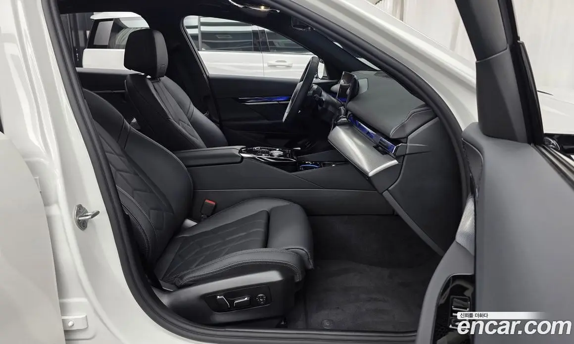 BMW 5 серия 2025 2.0 автомат (гидро), фото 17 BMW 5 серия 2025 2.0 автомат (гидро), фото 17