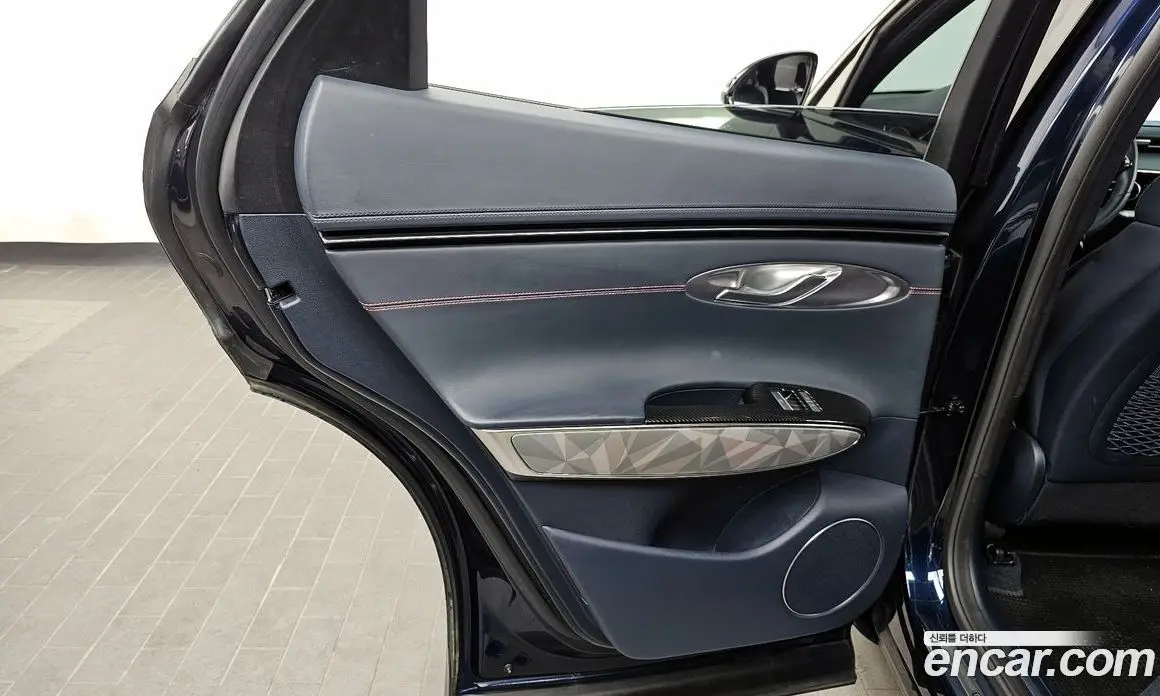 Genesis GV70 2021 2.5 автомат (гидро), фото 15 Genesis GV70 2021 2.5 автомат (гидро), фото 15