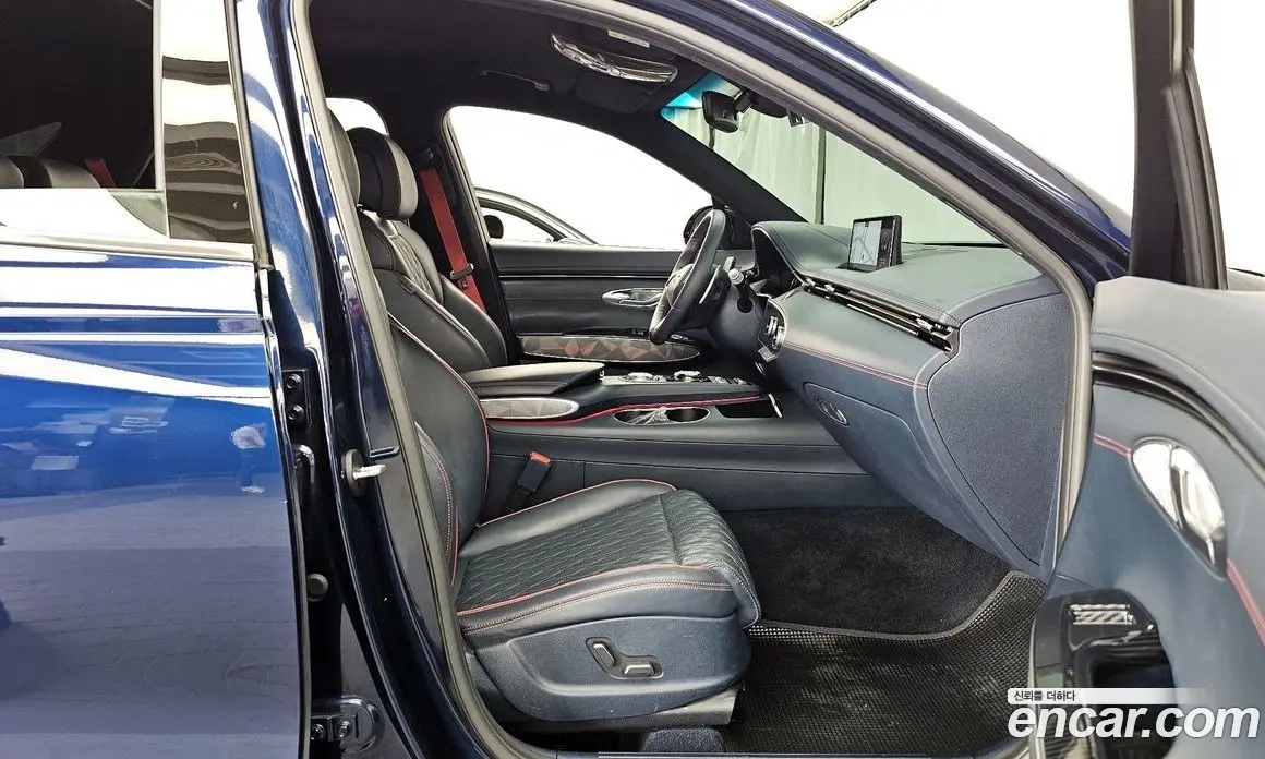 Genesis GV70 2021 2.5 автомат (гидро), фото 17 Genesis GV70 2021 2.5 автомат (гидро), фото 17