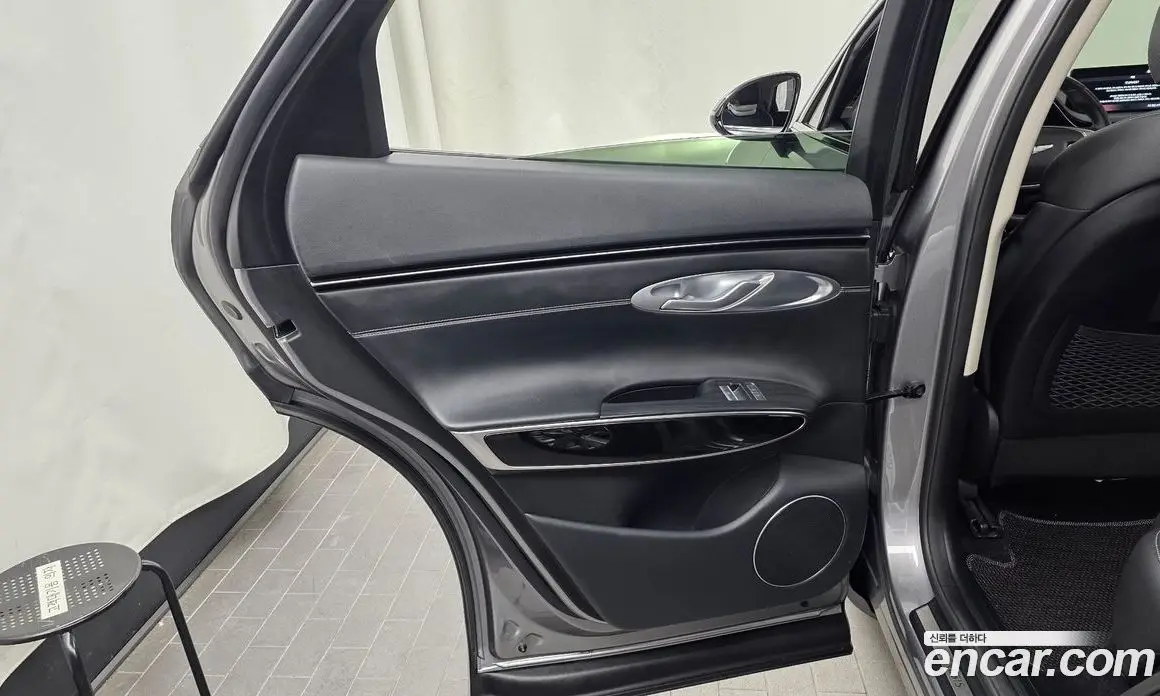Genesis GV70 2021 2.5 автомат (гидро), фото 15 Genesis GV70 2021 2.5 автомат (гидро), фото 15