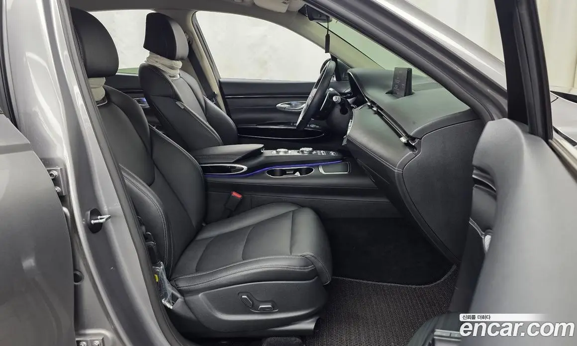 Genesis GV70 2021 2.5 автомат (гидро), фото 17 Genesis GV70 2021 2.5 автомат (гидро), фото 17