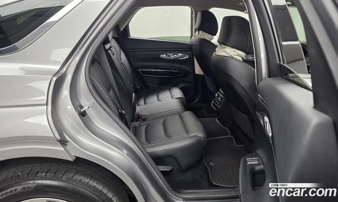 Genesis GV70 2021 2.5 автомат (гидро), фото 18 Genesis GV70 2021 2.5 автомат (гидро), фото 18
