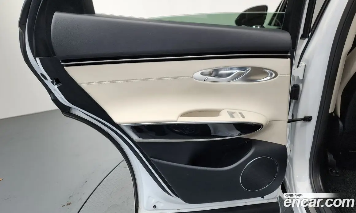 Genesis GV70 2021 2.5 автомат (гидро), фото 15 Genesis GV70 2021 2.5 автомат (гидро), фото 15