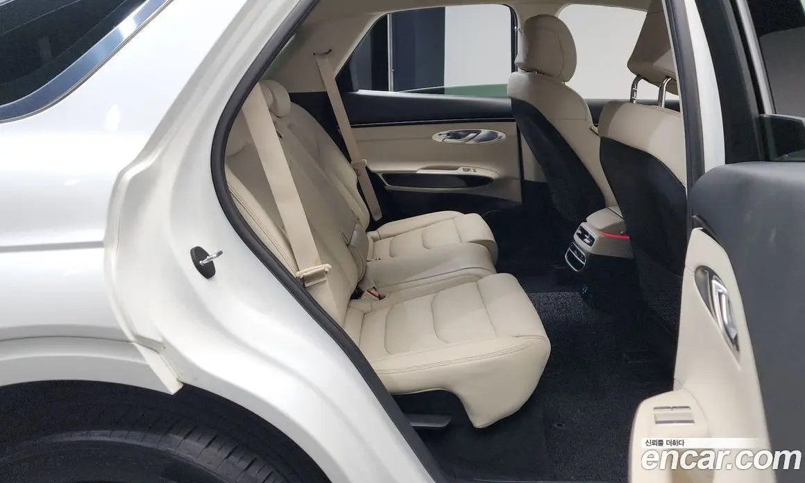 Genesis GV70 2021 2.5 автомат (гидро), фото 17 Genesis GV70 2021 2.5 автомат (гидро), фото 17