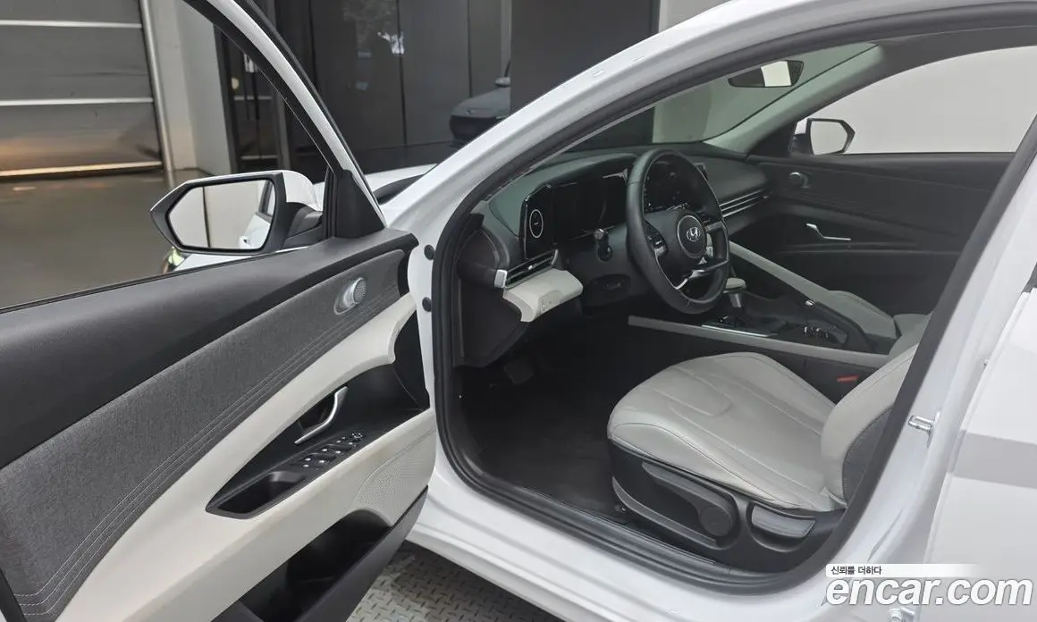 Hyundai Avante 2021 1.6 автомат (гидро), фото 13