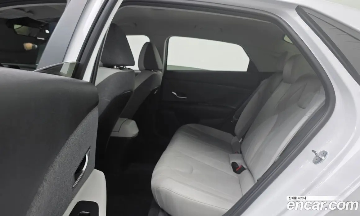 Hyundai Avante 2021 1.6 автомат (гидро), фото 18