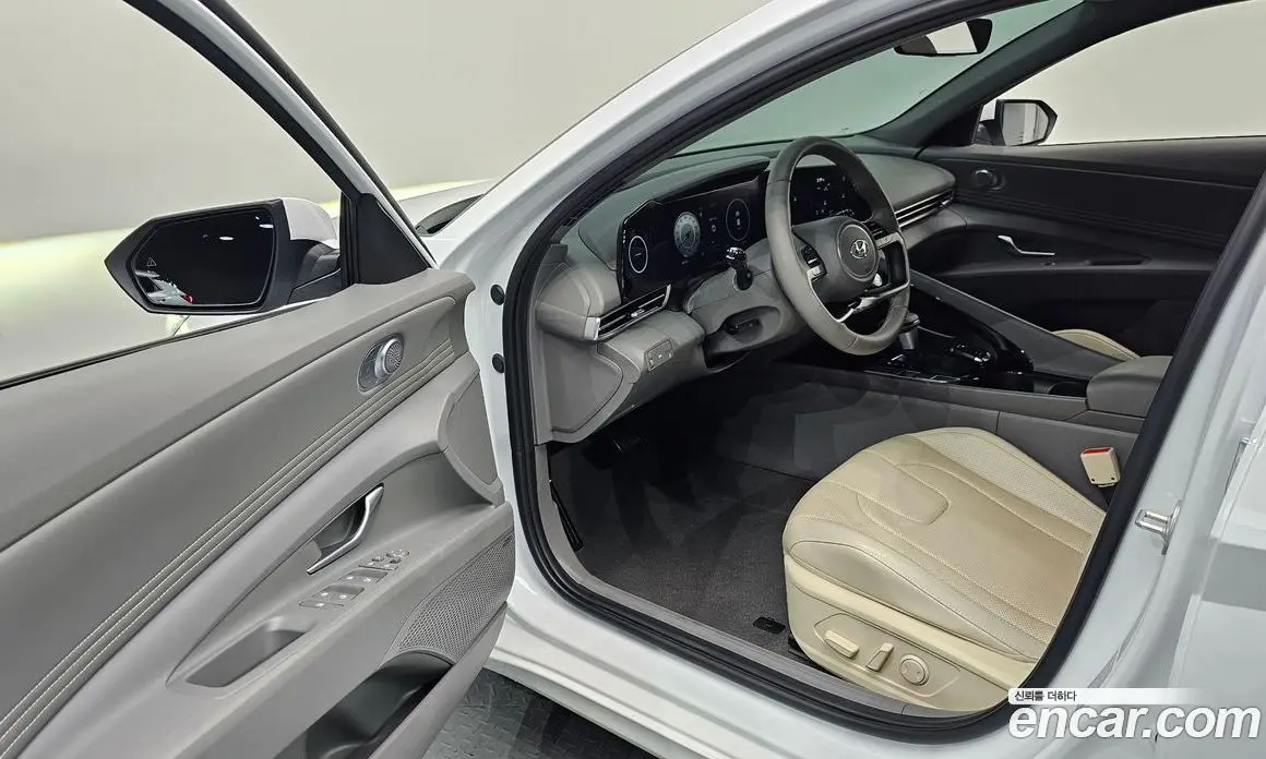 Hyundai Avante 2022 1.6 автомат (гидро), фото 13