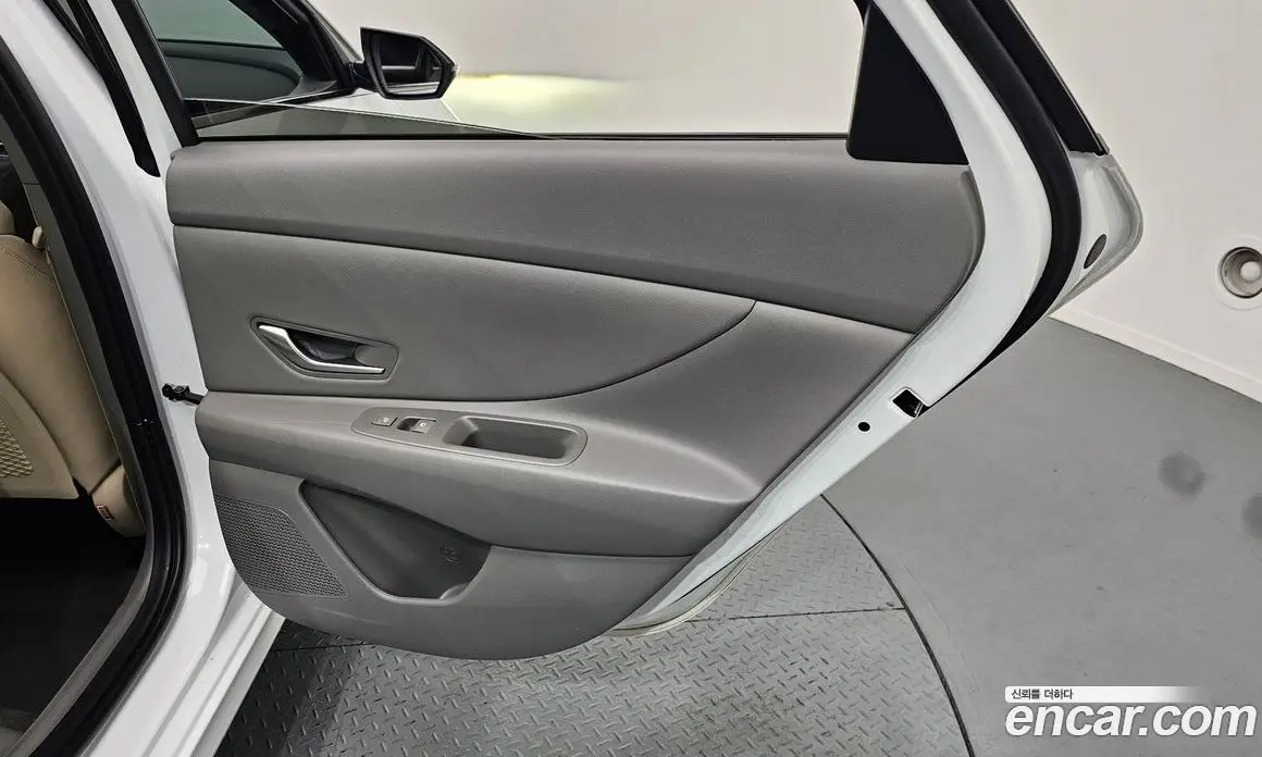 Hyundai Avante 2022 1.6 автомат (гидро), фото 15