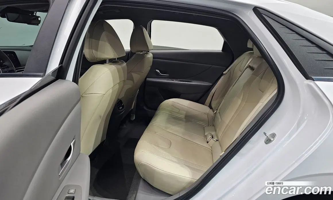 Hyundai Avante 2022 1.6 автомат (гидро), фото 17