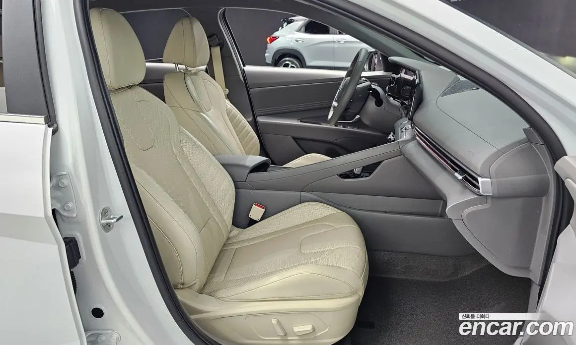 Hyundai Avante 2022 1.6 автомат (гидро), фото 18