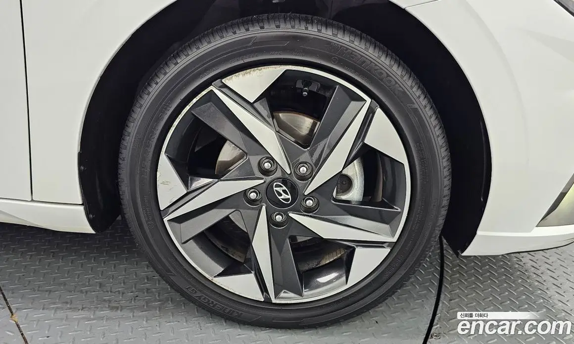 Hyundai Avante 2022 1.6 автомат (гидро), фото 7