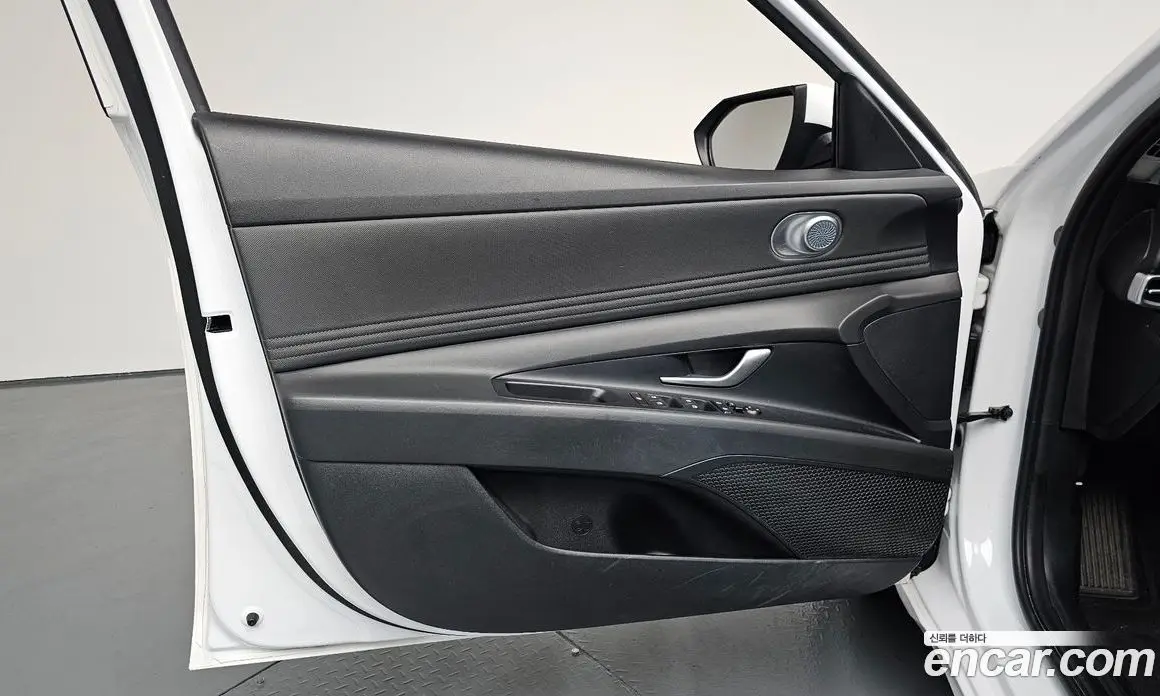 Hyundai Avante 2022 1.6 автомат (гидро), фото 13