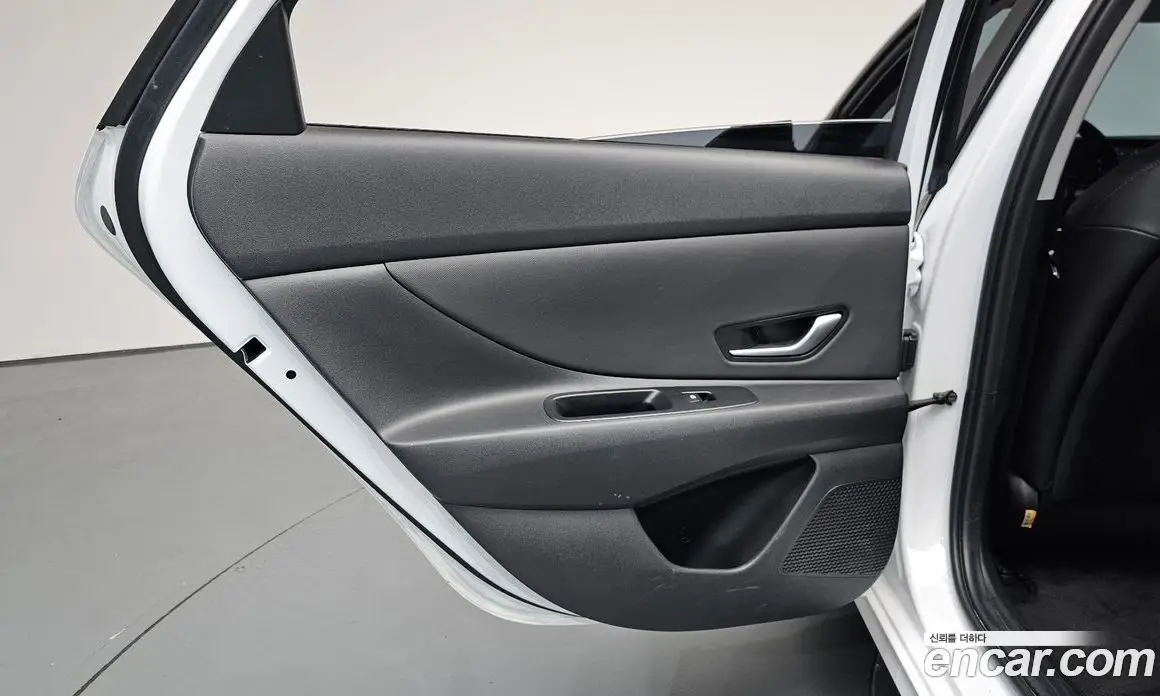 Hyundai Avante 2022 1.6 автомат (гидро), фото 14