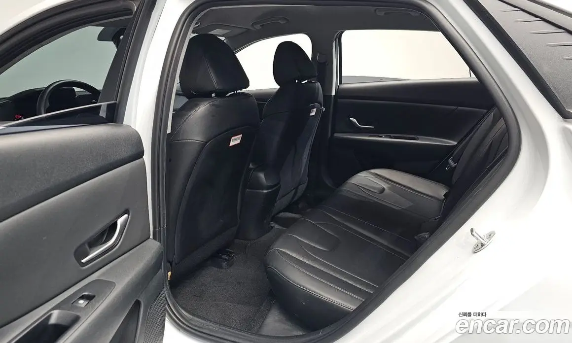 Hyundai Avante 2022 1.6 автомат (гидро), фото 17