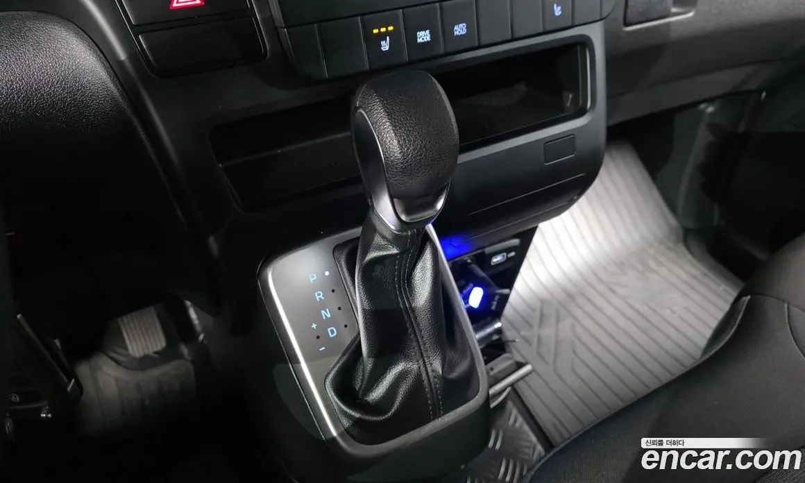 Hyundai Staria 2022 2.2 автомат (гидро), фото 12