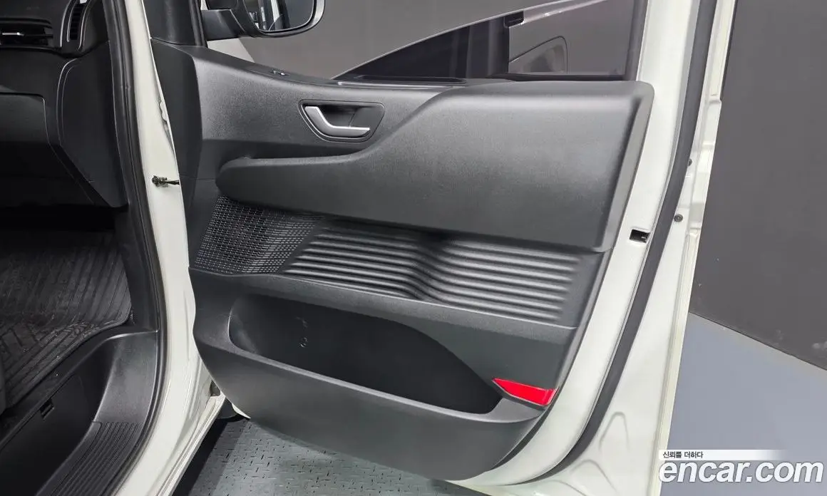 Hyundai Staria 2022 2.2 автомат (гидро), фото 15