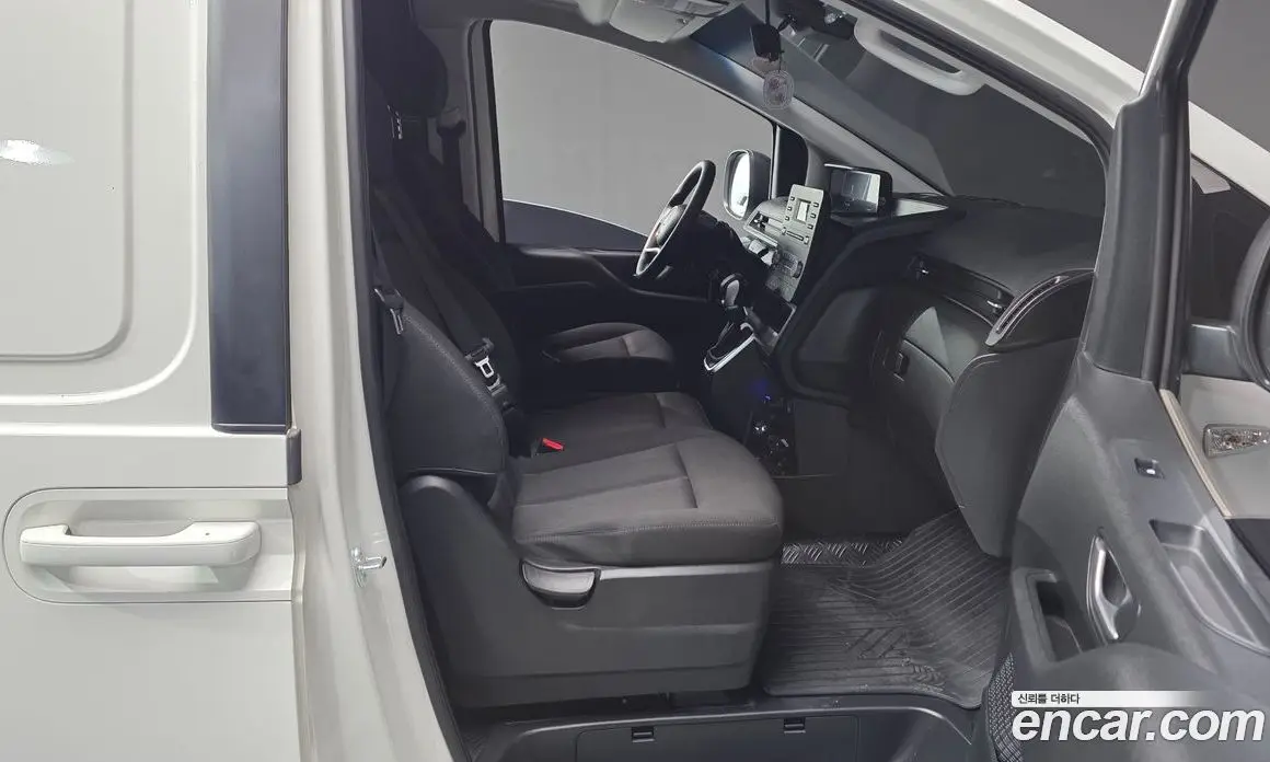 Hyundai Staria 2022 2.2 автомат (гидро), фото 16