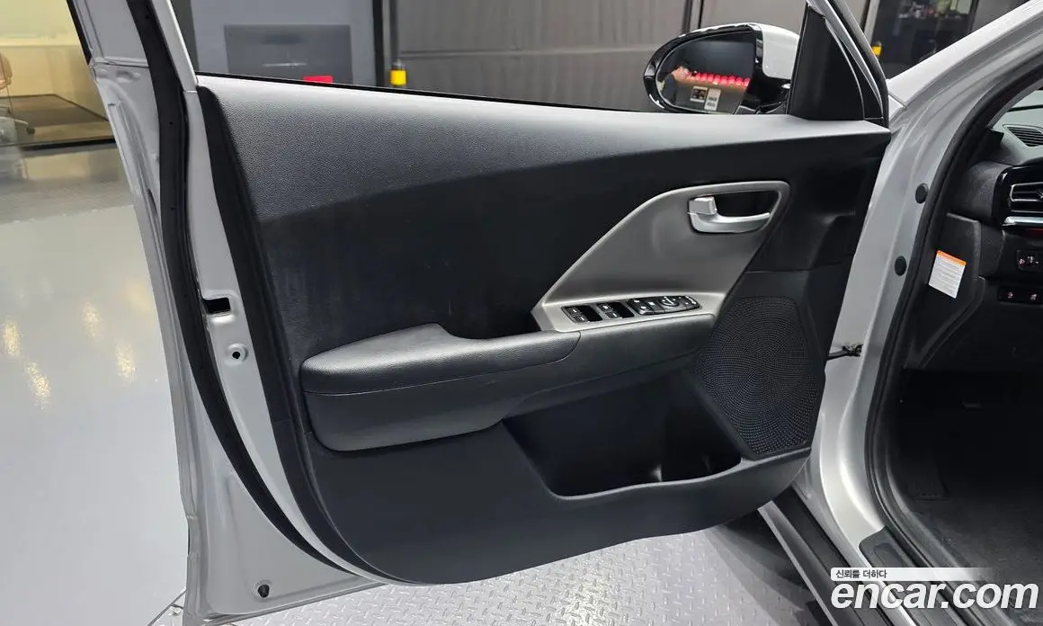 Kia Niro 2022 0.2 автомат (гидро), фото 14 Kia Niro 2022 0.2 автомат (гидро), фото 14