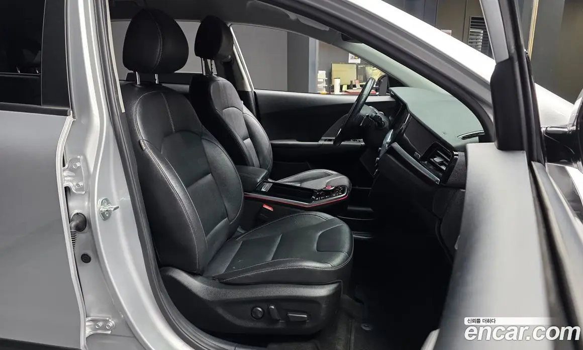 Kia Niro 2022 0.2 автомат (гидро), фото 17 Kia Niro 2022 0.2 автомат (гидро), фото 17