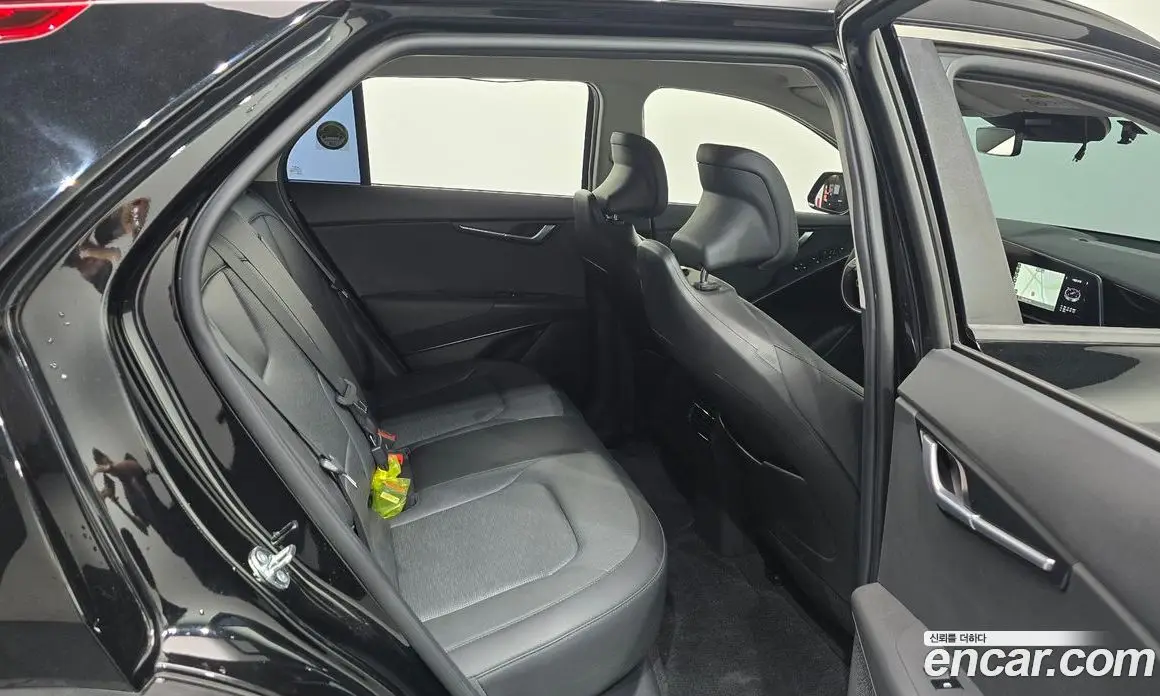 Kia Niro 2023 0.2 автомат (гидро), фото 17 Kia Niro 2023 0.2 автомат (гидро), фото 17