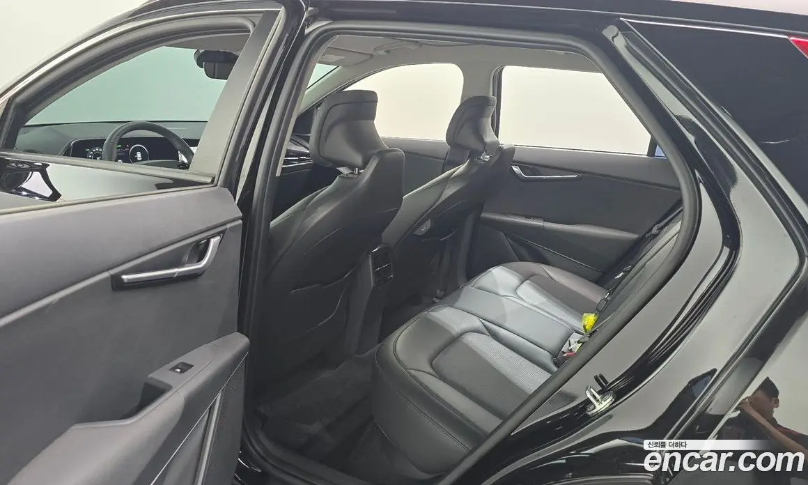 Kia Niro 2023 0.2 автомат (гидро), фото 18 Kia Niro 2023 0.2 автомат (гидро), фото 18