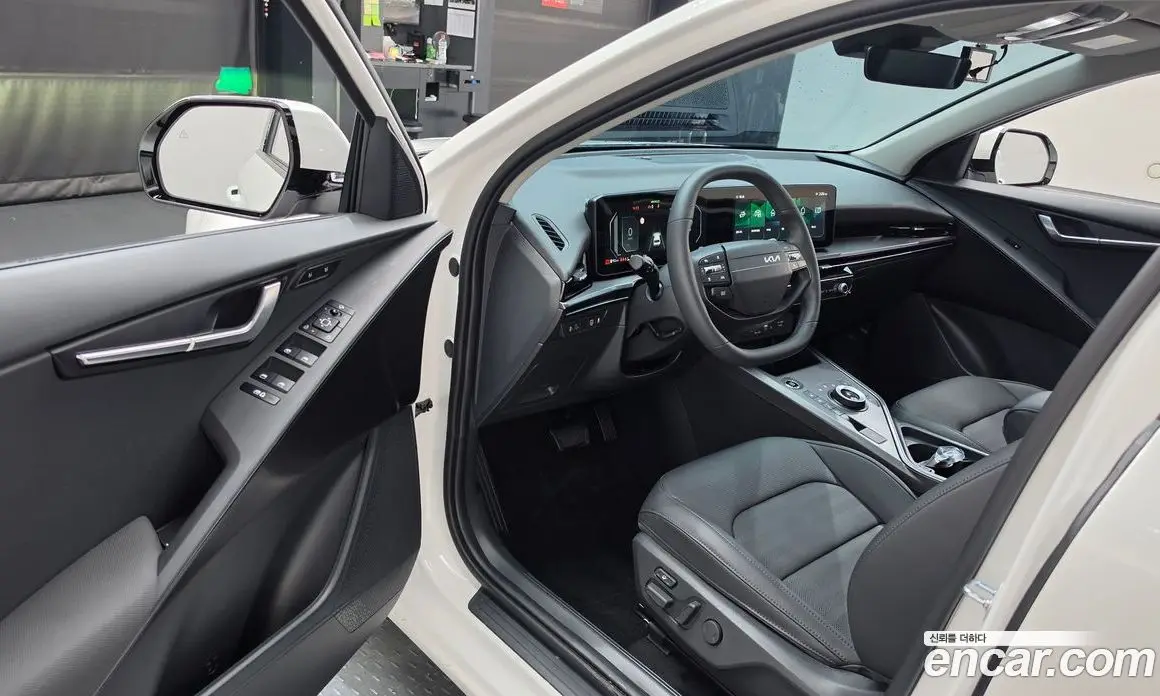 Kia Niro 2026 1.6 автомат (гидро), фото 13 Kia Niro 2026 1.6 автомат (гидро), фото 13