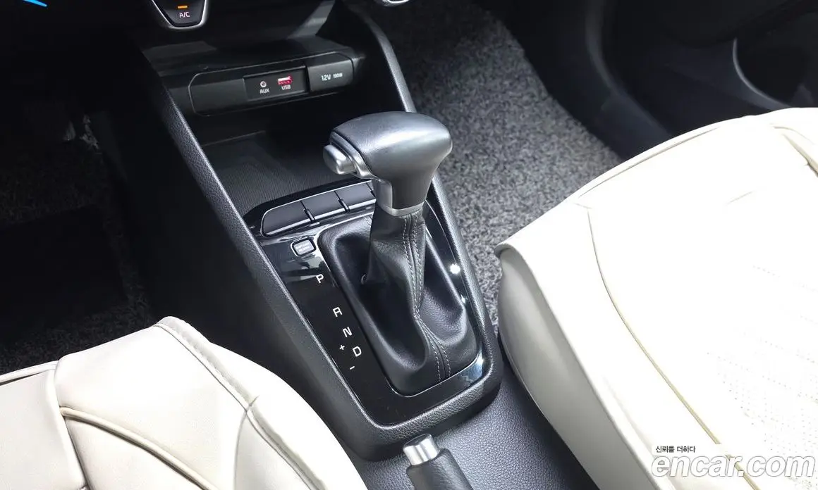 Kia Stonic 2018 1.4 автомат (гидро), фото 11