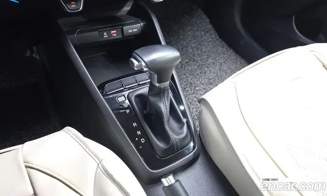 Kia Stonic 2018 1.4 автомат (гидро), миниатюра 11