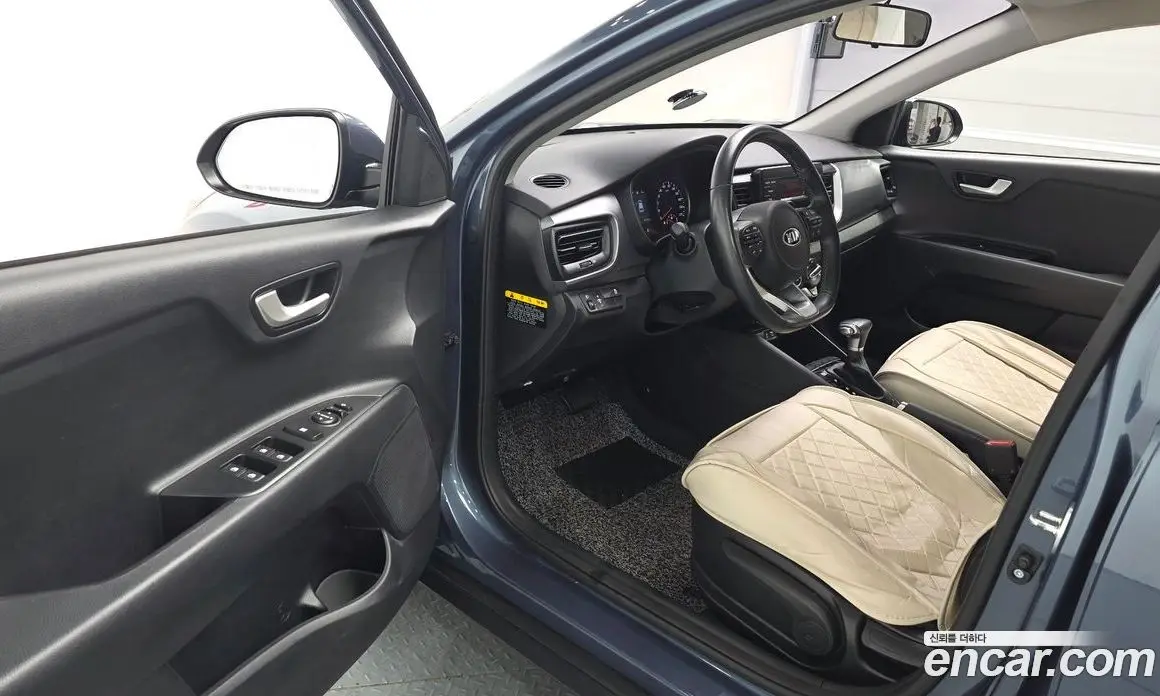 Kia Stonic 2018 1.4 автомат (гидро), фото 12