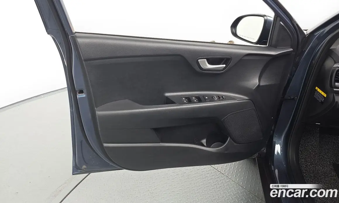 Kia Stonic 2018 1.4 автомат (гидро), фото 13