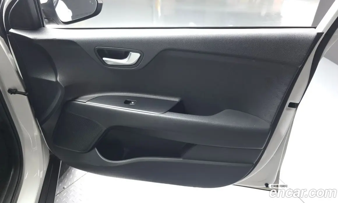 Kia Stonic 2018 1.6 автомат (гидро), фото 14 Kia Stonic 2018 1.6 автомат (гидро), фото 14