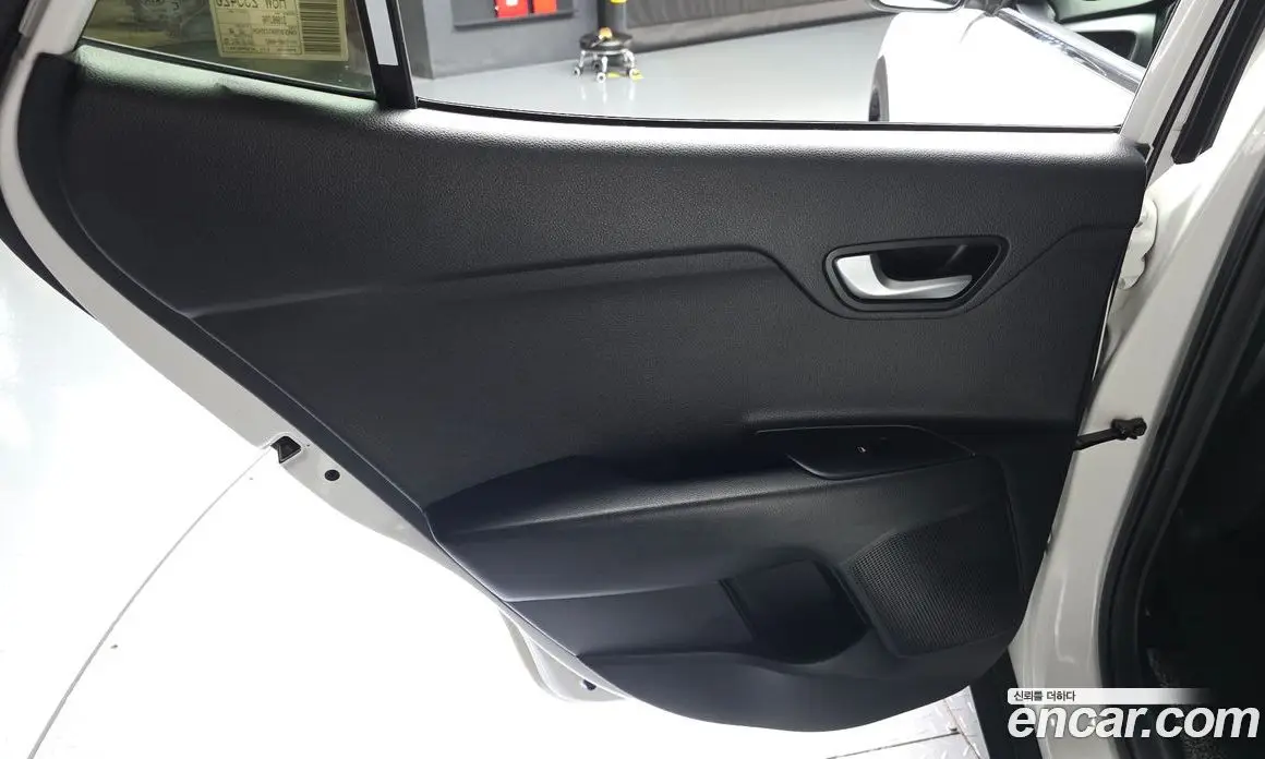 Kia Stonic 2018 1.6 автомат (гидро), фото 15 Kia Stonic 2018 1.6 автомат (гидро), фото 15