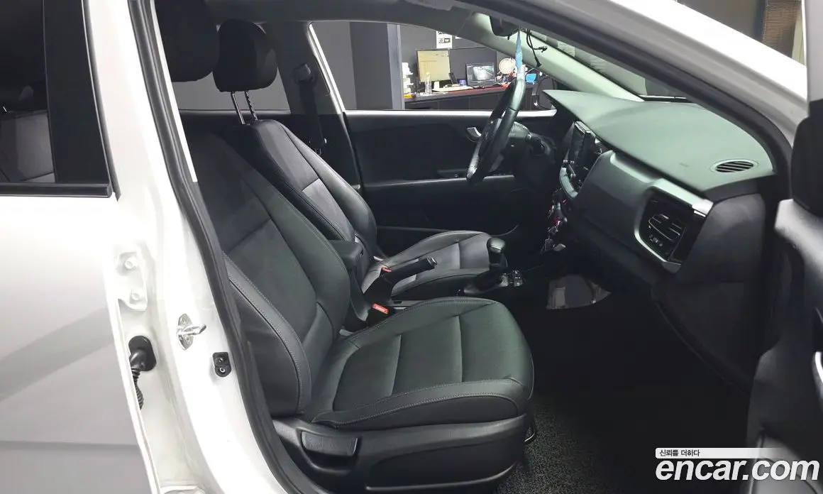 Kia Stonic 2018 1.6 автомат (гидро), фото 17 Kia Stonic 2018 1.6 автомат (гидро), фото 17