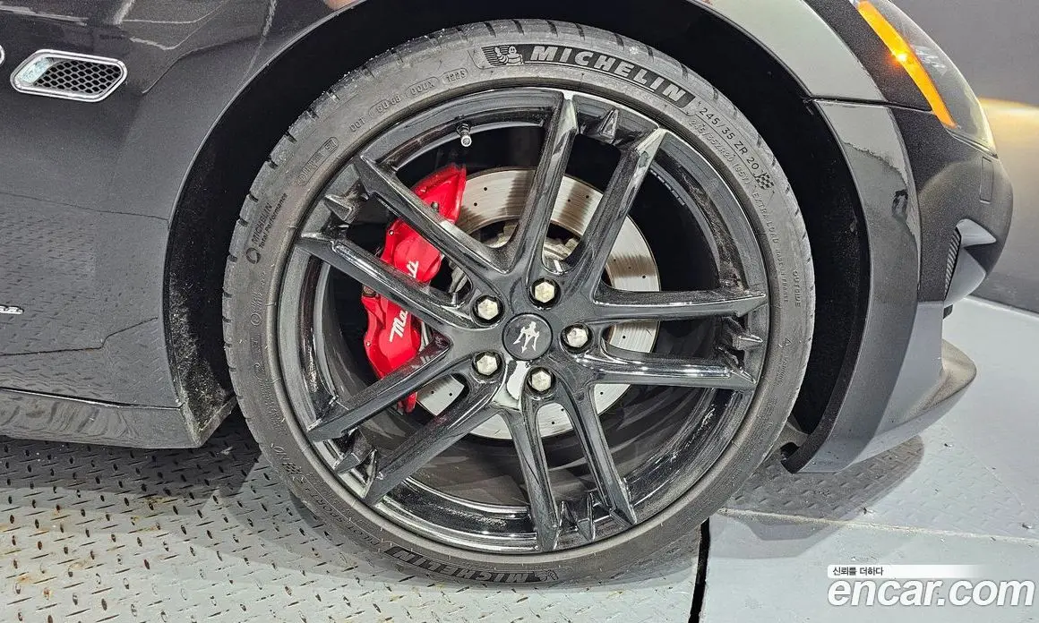 Maserati GranTurismo 2016 4.7 автомат (гидро), фото 5 Maserati GranTurismo 2016 4.7 автомат (гидро), фото 5