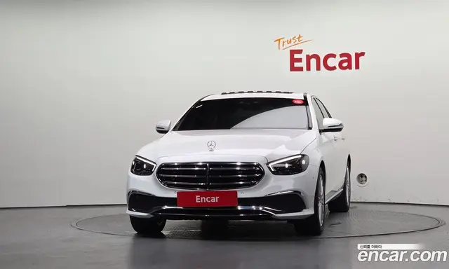 Mercedes-Benz E-Class 2021 2.0 автомат (гидро), миниатюра 3
