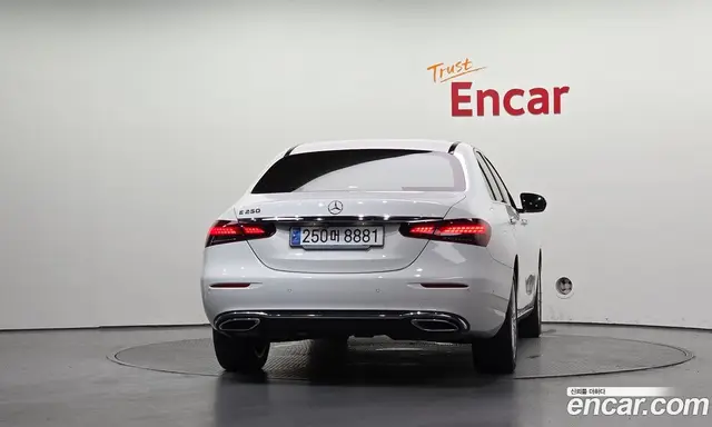 Mercedes-Benz E-Class 2021 2.0 автомат (гидро), миниатюра 4