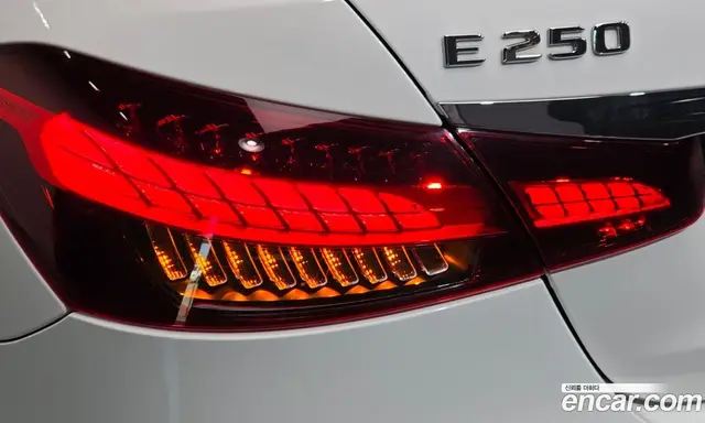 Mercedes-Benz E-Class 2021 2.0 автомат (гидро), миниатюра 9