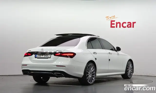Mercedes-Benz E-Class 2022 2.0 автомат (гидро), миниатюра 2