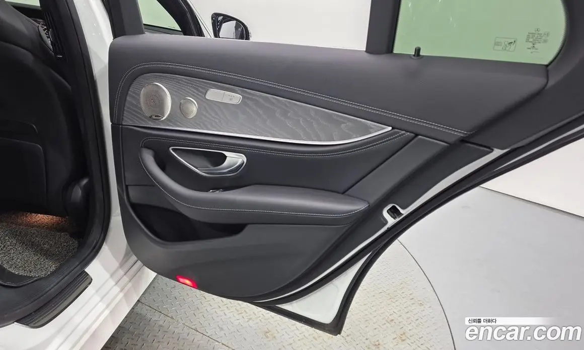Mercedes-Benz E-Class 2022 2.0 автомат (гидро), фото 15