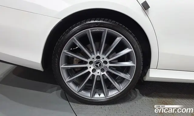 Mercedes-Benz E-Class 2022 2.0 автомат (гидро), миниатюра 5