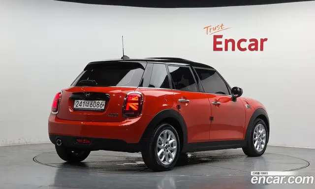 Mini Cooper 2020 1.5 автомат (гидро), миниатюра 2
